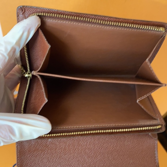 Authentic Louis Vuitton Wallet Monogram - Picture 9 of 17